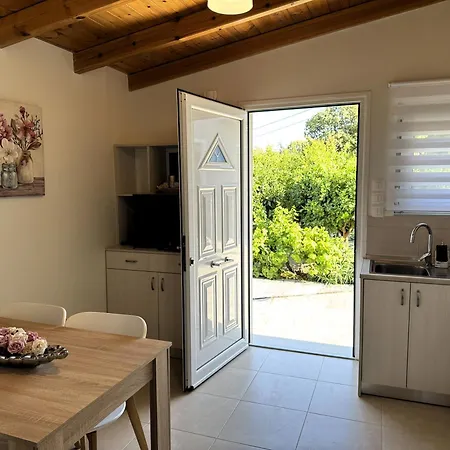 別荘 The Wooden Nest Asgourou