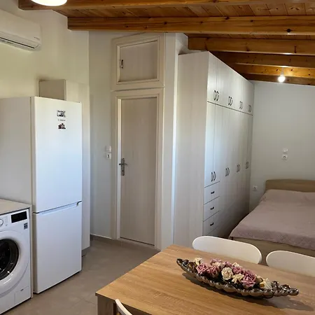 The Wooden Nest 펜션 Asgourou