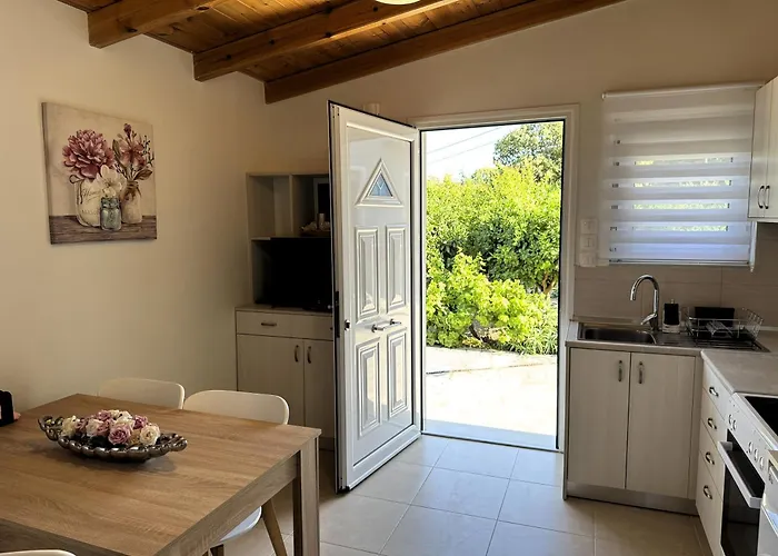 بيت للعطل The Wooden Nest Asgourou